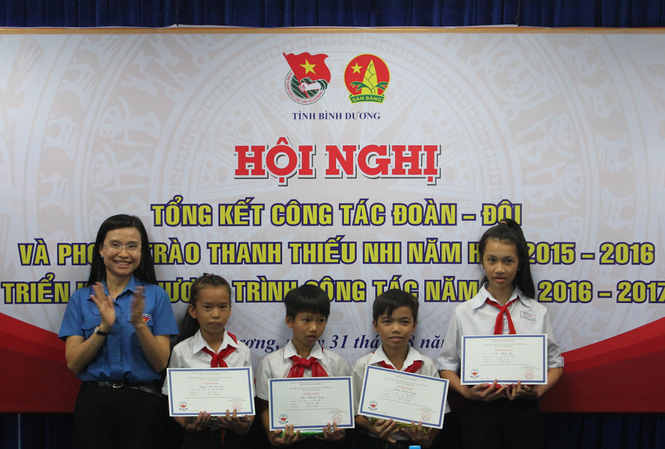 Trao 536 suất học bổng cho học sinh giỏi 63 tỉnh, thành phố Trao 536 suất học bổng cho học sinh giỏi 63 tỉnh, thành phố