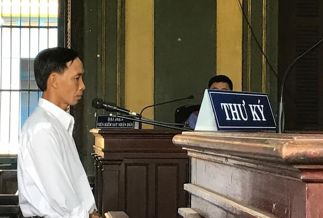 Cựu thiếu tá công an “dùng nhục hình” tiếp tục hầu tòa Nguyên thiếu tá Huỳnh Ngọc Tòng vừa bị VKS đề nghị Tòa tuyên bác kháng cáo. Ảnh: Tân Châu.