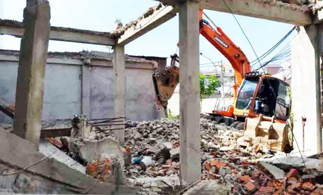 Cảnh cáo chánh Thanh tra TP Đà Lạt vì xây dựng sai phép Tháo dỡ phần xây dựng sai thiết kế.