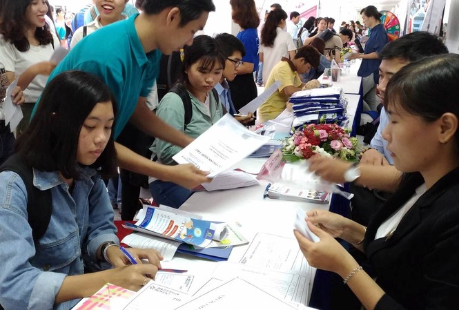 Hơn 1.000 việc làm cho sinh viên sắp ra trường Hàng ngàn sinh viên tham gia tìm việc làm tại ngày hội nghề nghiệp của trường Đại học Mở TPHCM.