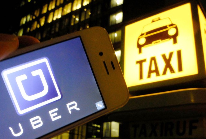 Hà Nội muốn gắn phù hiệu cho Uber và Grab Quản lý hoạt động của Uber và Grab gây ra nhiều tranh cãi trong thời gian qua