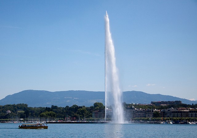 Xây cột nước 200 m ở hồ Tây tạo điểm nhấn cho du lịch Hà Nội Đài phun Jet d’Eau, biểu tượng của Geneva, Thụy Sĩ, thu hút nhiều khách du lịch đến chiêm ngưỡng