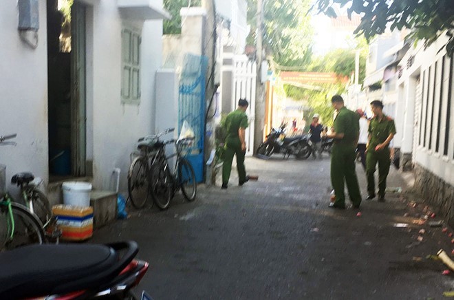 Nam sinh lớp 11 bị chém chết trong cuộc truy sát Lực lượng chức năng khám nghiệm hiện trường