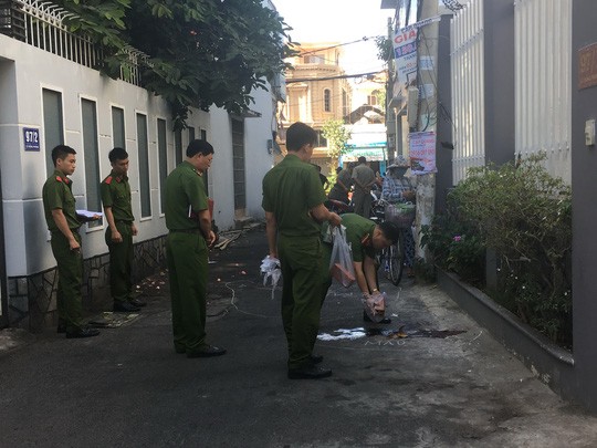 Tạm giữ 9 đối tượng chém 1 học sinh tử vong Công an khám nghiệm hiện trường vụ án mạng