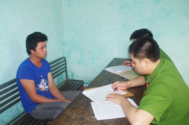 'Yêu râu xanh' đột nhập vào nhà hiếp dâm thiếu nữ Cơ quan Công an lấy lời khai đối tượng Truyền