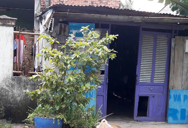 Vợ chồng đang ngủ bị băng đòi nợ thuê xông vào nhà truy sát Nhà của nạn nhân