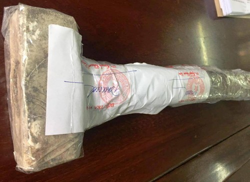 Người đàn ông tử vong vì thách đối thủ đánh mình Tang vật cảnh sát thu giữ. Ảnh: Công an