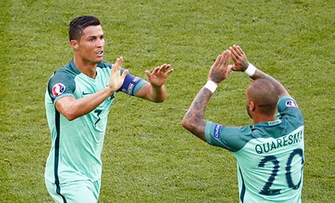 Quaresma: 'Mọi người tô vẽ sai về Ronaldo' Quaresma cùng Ronaldo xuất thân từ đội trẻ của Sporting Lisbon và song hành trong màu áo tuyển Bồ Đào Nha nhiều năm.