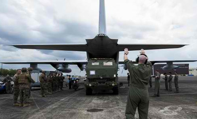 Mỹ bắt đầu rút khí tài quân sự khỏi Philippines Máy bay vận tải US C-17 của Không quân Mỹ. Ảnh: Philnewsportal.