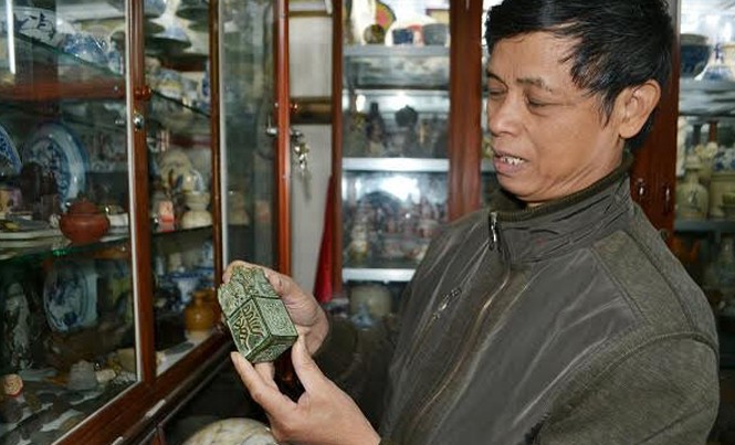 Chuyên gia: Ấn tín đào được ở Nghệ An chỉ là đồ lưu niệm Một ấn tín ông Tĩnh mua ở cửa hàng lưu niệm giống với loại người dân đào được.