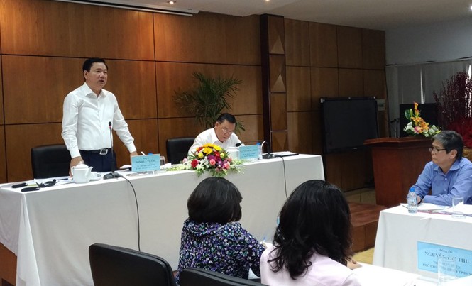 Ông Đinh La Thăng: Không nên cào bằng, bao cấp tràn lan Bí thư Thành ủy TP.HCM Đinh La Thăng trong buổi làm việc với Đảng ủy khối các trường Đại học, Cao Đẳng và Trung cấp chuyên nghiệp.