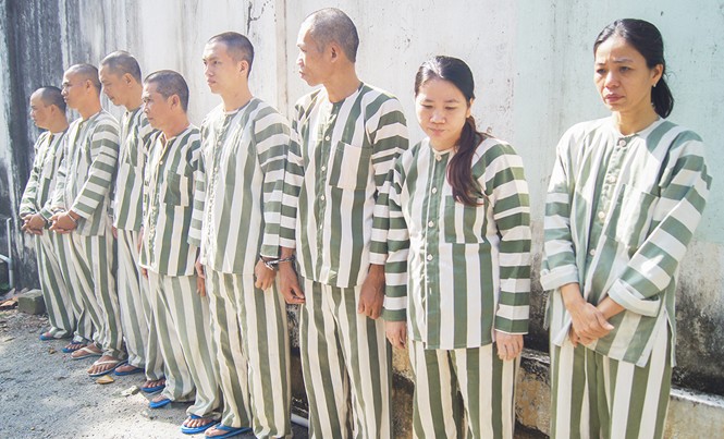 Cảnh sát triệt phá sới bạc quy tụ nhiều giang hồ cộm cán Các đội tượng tại trụ sở công an.