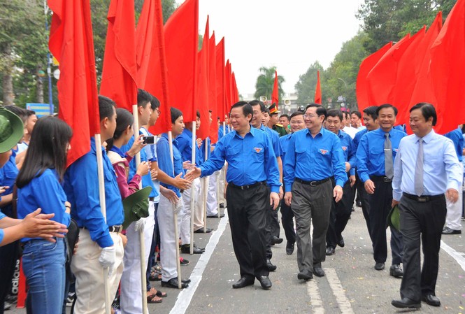 Trung ương Đoàn khởi động tháng Thanh niên 2017 Phó Thủ tướng Vương Đình Huệ tại buổi lễ.