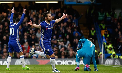 Chelsea có thể đủ điểm vô địch sớm tại Old Trafford ngày 15/4 Chelsea đang băng về ngôi báu với tốc độ dường như không gì có thể ngăn cản. Ảnh: Reuters.