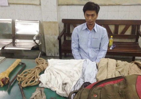 Tên trộm đột nhập cao ốc ở Sài Gòn bị bắt vì ngủ quên Thành và mớ đồ nghề trộm cắp. Ảnh: Q.T.