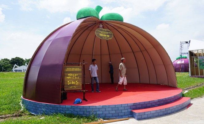 Không gian đặc biệt của Festival Đờn ca tài tử Không gian Đờn ca tài tử của mỗi tỉnh, thành được thiết kế mô phỏng theo hình trái măng cụt.