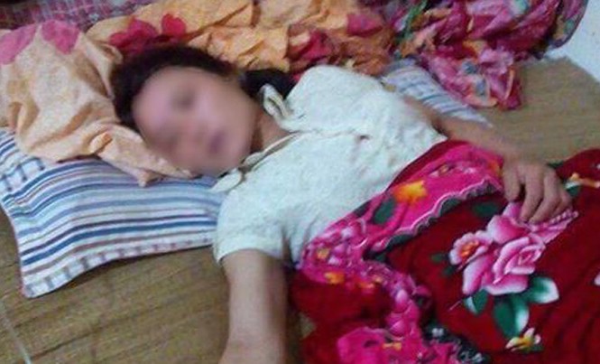 Đi hái chè trên núi, một phụ nữ rơi xuống vực sâu Chị Lan được tìm thấy dưới vực sâu trong tình trạng hoảng loạn, sức khỏe yếu.