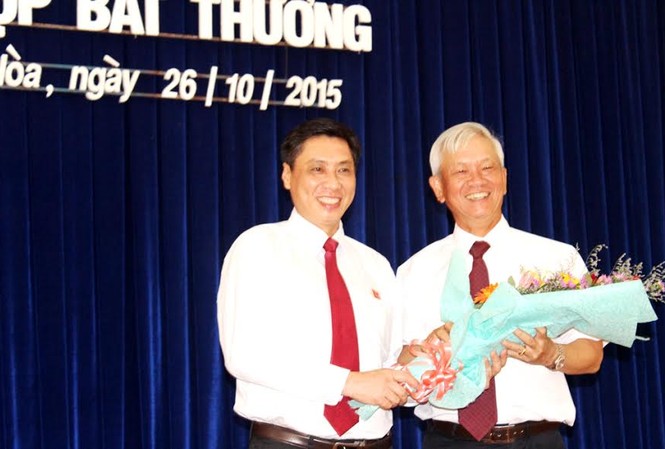 Ông Lê Đức Vinh làm Chủ tịch UBND tỉnh Khánh Hòa Ông Lê Đức Vinh (bên trái) và ông Nguyễn Chiến Thắng