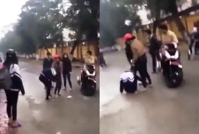 Công an triệu tập hai cô gái đánh nữ sinh trước cổng trường Nữ sinh bị đánh ngay tại cổng trường (Ảnh cắt từ clip)