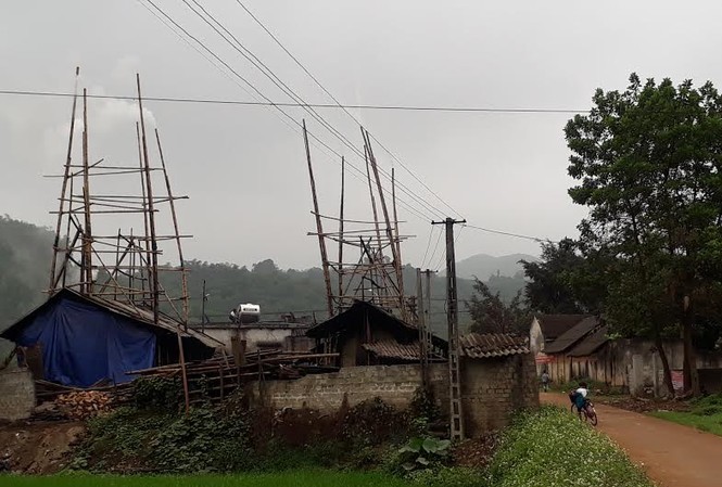 Lò than trái phép chưa tháo dỡ, chủ tịch xã báo cáo... dỡ rồi Các lò than tại thôn Minh Quang, xã Lương Sơn vẫn chưa được tháo dỡ theo chỉ đạo của UBND huyện Thường Xuân.