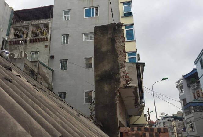 Những ngôi nhà 'kỳ dị' tiếp tục mọc lên ở phố mới Hà Nội Những ngôi nhà 'kỳ dị' tiếp tục mọc lên ở phố mới Hà Nội