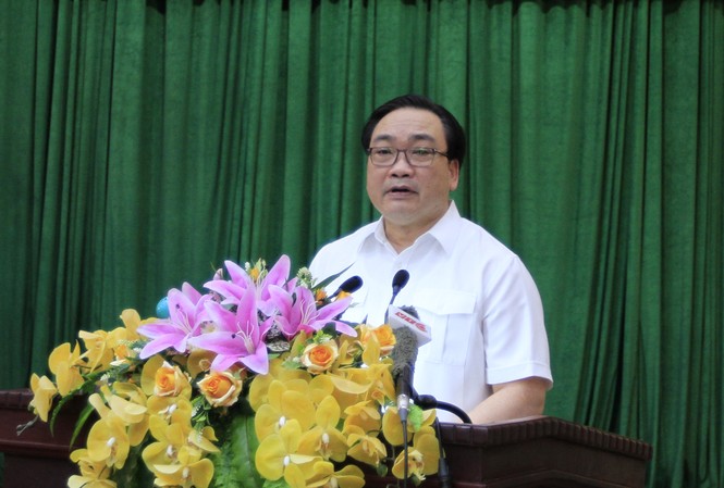 Bí thư Hà Nội: Đòi lại vỉa hè, có quận huyện 'làm hơi quá' Bí thư Thành ủy Hà Nội Hoàng Trung Hải phát biểu tại hội nghị. Ảnh: Trường Phong