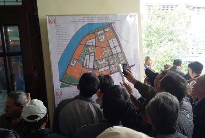 Luật Quy hoạch mới sẽ ngăn việc lấy ý kiến cộng đồng 'cho có' Theo Luật Quy hoạch đô thị năm 2015, cơ quan chức năng phải lấy ý kiến cộng đồng khi lập, điều chỉnh quy hoạch và phải có trách nhiệm trả lời, giải trình, công khai các ý kiến. Thực tế quy định này đang thực hiện rất hình thức tại nhiều nơi… Ảnh minh họa