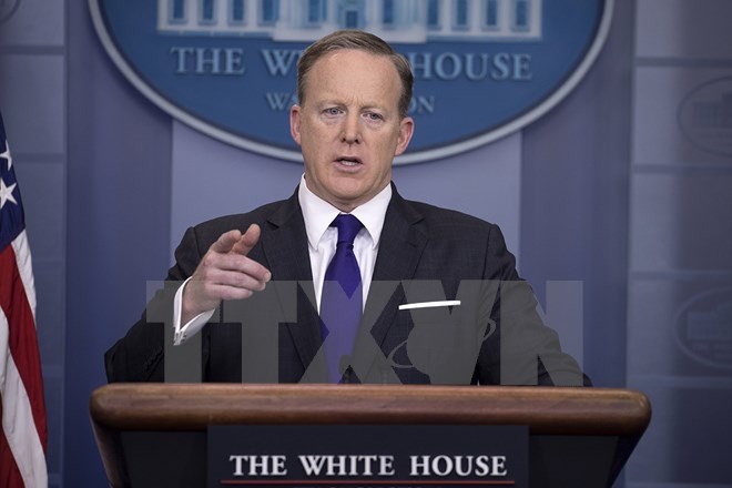 Bản tin 8H: Mỹ cáo buộc Syria là thủ phạm tấn công hóa học Người phát ngôn Nhà Trắng Sean Spicer. (Nguồn: EPA/TTXVN)