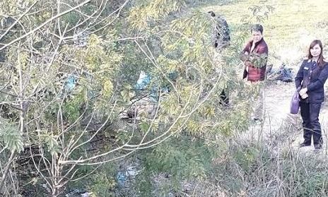 Phát hiện xác người nam trung niên dưới chân cầu Hiện trường vụ việc. Ảnh: Lâm. T. Quân