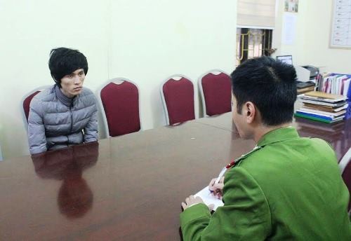 Gã trai trẻ chuyên lừa phụ nữ sang Trung Quốc bán vào ổ mại dâm Nguyễn Văn Thọ tại cơ quan điều tra. Ảnh: V.T