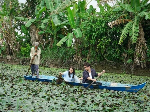 Khả Như rủ Sơn Ngọc Minh về miền Tây chèo đò, hát vọng cổ Khả Như rủ Sơn Ngọc Minh về miền Tây chèo đò, hát vọng cổ