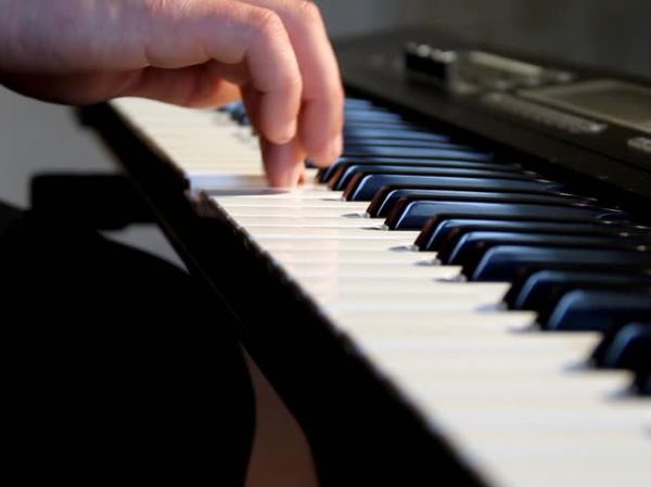 Bản tin tiêu dùng: Gợi ý các mẫu đàn piano điện cho người mới bắt đầu Bản tin tiêu dùng: Gợi ý các mẫu đàn piano điện cho người mới bắt đầu