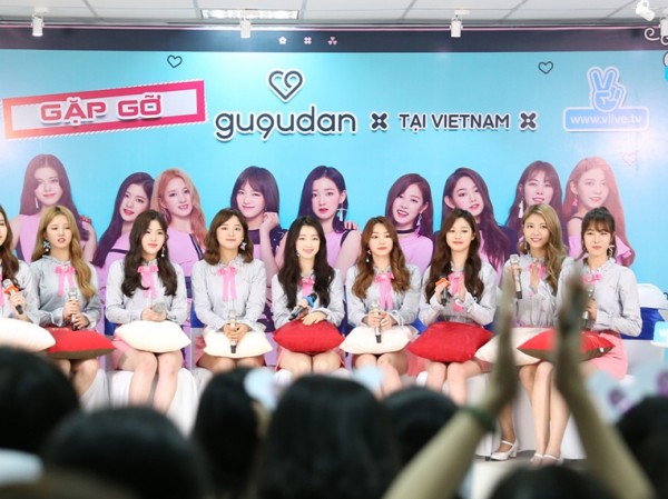 Gugudan quá đáng yêu, thân thiện và hát Gugudan quá đáng yêu, thân thiện và hát "Nơi này có anh" ngọt lừ ở Việt Nam