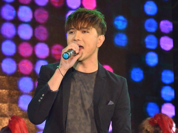 "Giữa tâm bão", Tim vẫn sung sức trên sân khấu MTV Connection tháng 5