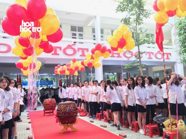Hà Nội: Teen THPT Chuyên ngữ đón năm học mới với niềm vui nhân đôi Hà Nội: Teen THPT Chuyên ngữ đón năm học mới với niềm vui nhân đôi