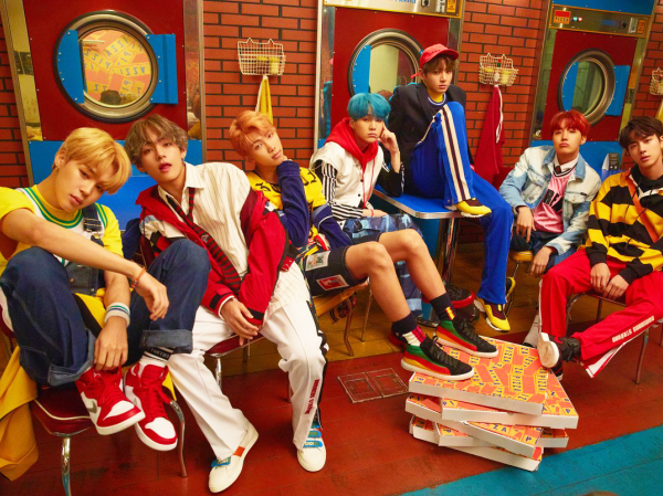 Với “DNA”, BTS trở thành nghệ sỹ Hàn Quốc đầu tiên lọt vào BXH “Global Top 50” của Spotify Với “DNA”, BTS trở thành nghệ sỹ Hàn Quốc đầu tiên lọt vào BXH “Global Top 50” của Spotify
