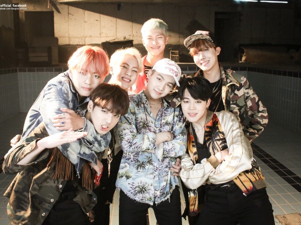 Chỉ trong vòng 4 ngày, BTS đã xô đổ nhiều kỉ lục trên YouTube của K-Pop với MV “DNA” Chỉ trong vòng 4 ngày, BTS đã xô đổ nhiều kỉ lục trên YouTube của K-Pop với MV “DNA”