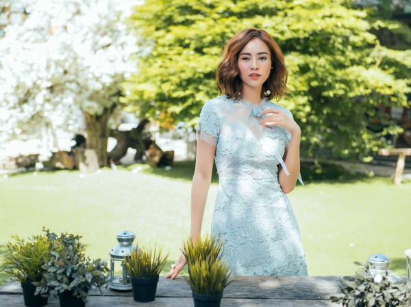 Ninh Dương Lan Ngọc đẹp cuốn hút và lãng mạn với những chiếc váy mùa Thu Ninh Dương Lan Ngọc đẹp cuốn hút và lãng mạn với những chiếc váy mùa Thu