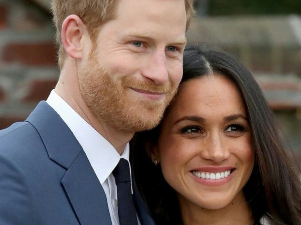 Hoàng tử Harry và Meghan Markle lần đầu công khai xuất hiện cùng nhau sau tuyên bố đính hôn Hoàng tử Harry và Meghan Markle lần đầu công khai xuất hiện cùng nhau sau tuyên bố đính hôn