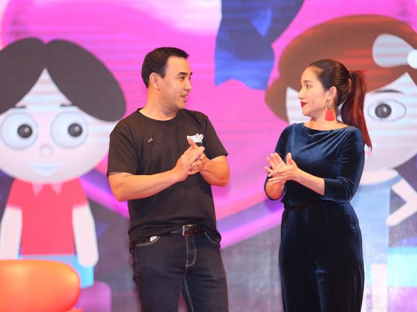 Khán giả thích thú với màn se duyên trực tiếp của Khán giả thích thú với màn se duyên trực tiếp của "ông mai - bà mối" Quyền Linh và Cát Tường