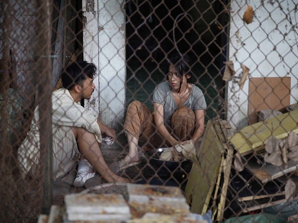 Lộ diện cặp bài trùng lạ lùng La Quốc Hùng và Tú Vi trong bộ phim Lộ diện cặp bài trùng lạ lùng La Quốc Hùng và Tú Vi trong bộ phim "Khi con là nhà"