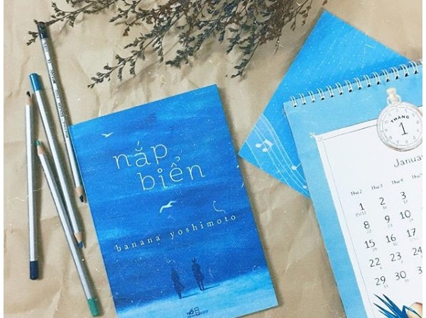 “Nắp biển”: Rong ruổi cùng Banana Yoshimoto để chữa lành trái tim mỏi mệt “Nắp biển”: Rong ruổi cùng Banana Yoshimoto để chữa lành trái tim mỏi mệt
