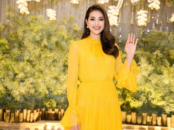 Phạm Hương diện đầm dạ hội vàng rực đầy khí chất sau tuyên bố làm Nhà thiết kế Phạm Hương diện đầm dạ hội vàng rực đầy khí chất sau tuyên bố làm Nhà thiết kế