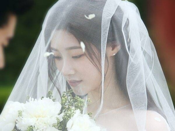 Nữ chính trong MV tái xuất của MOMOLAND là... Chaeyeon (DIA)? Nữ chính trong MV tái xuất của MOMOLAND là... Chaeyeon (DIA)?