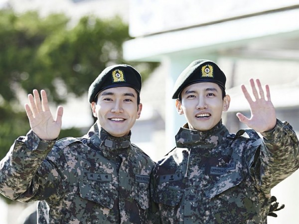 Hàn Quốc thay đổi luật nghĩa vụ quân sự, hàng loạt nam idol gặp khó khăn Hàn Quốc thay đổi luật nghĩa vụ quân sự, hàng loạt nam idol gặp khó khăn