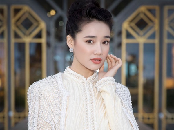 Nhã Phương bỏ vai chính Nhã Phương bỏ vai chính "Hậu duệ Mặt Trời" vì áp lực?