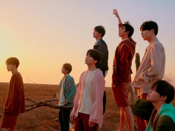 BTS bất thình lình comeback vào tháng 8 và đây là phản ứng của các fan BTS bất thình lình comeback vào tháng 8 và đây là phản ứng của các fan