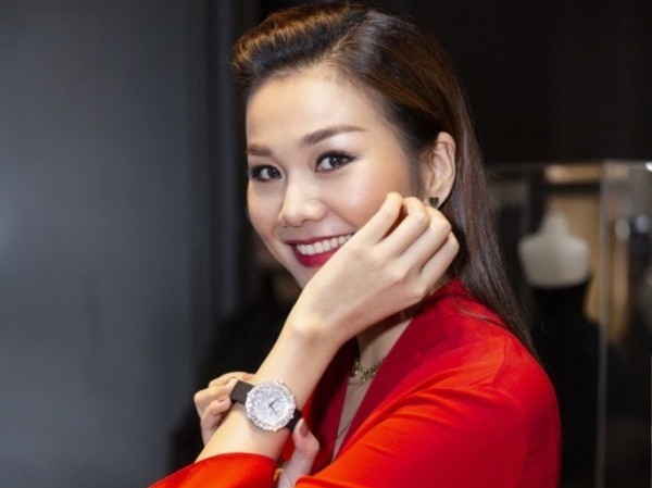 Thanh Hằng đeo đồng hồ giá khủng dự sự kiện, bất ngờ được tổ chức sinh nhật Thanh Hằng đeo đồng hồ giá khủng dự sự kiện, bất ngờ được tổ chức sinh nhật