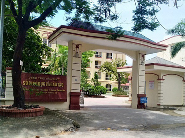 Khởi tố, bắt tạm giam 2 đối tượng vụ gian lận điểm thi ở Hòa Bình Khởi tố, bắt tạm giam 2 đối tượng vụ gian lận điểm thi ở Hòa Bình