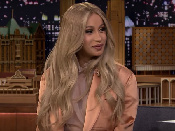 Đâu cần đến trận “cung đấu” với Nicki Minaj, Cardi B cũng đã Đâu cần đến trận “cung đấu” với Nicki Minaj, Cardi B cũng đã "nổi tiếng" với tuyển tập “meme” rồi